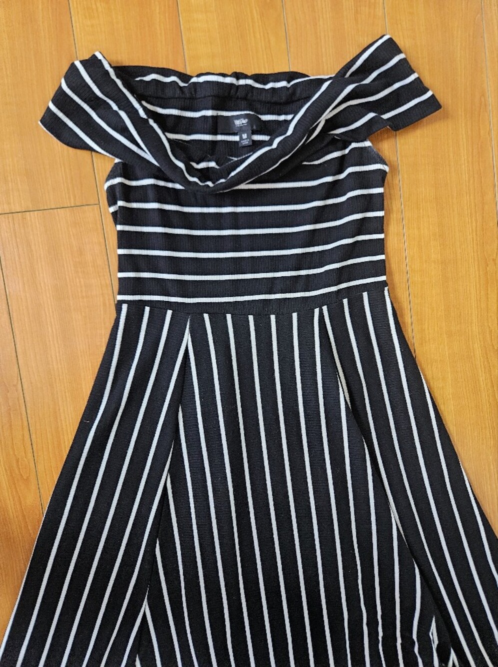 NEW No Tags Mossimo Over Off-Shoulder Blck & Whte Striped Fit-and-Flare Dress M - Picture 14 of 15